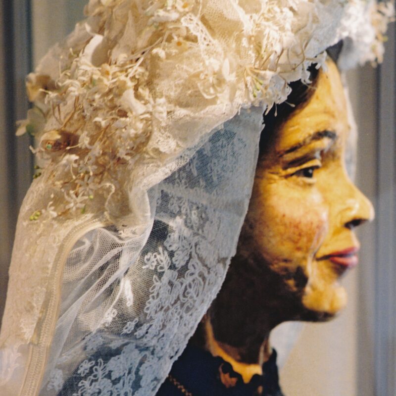 Bezoek de expositie "de Mutsenmaakster"